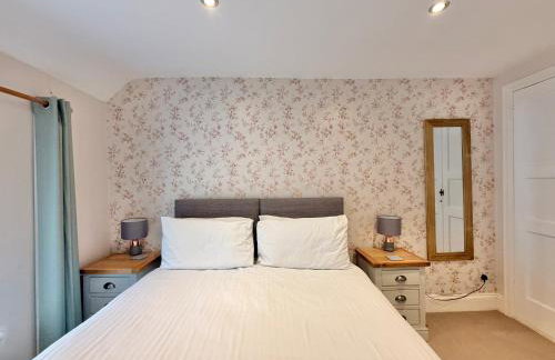 Sheplegh Court Charming Cottage and Pools within Stunning Grounds - Photo 18