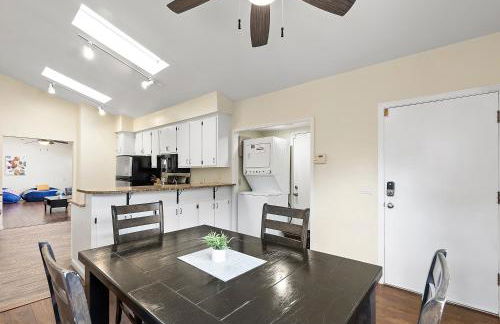 Pacific Paradise - Large Patio, Hot Tub, Short Walk to Beach, & Parking - Photo 12