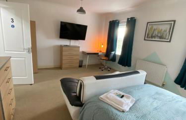 Blackberry House - Sleeps 6 with Parking and Netflix TV - Foto 24