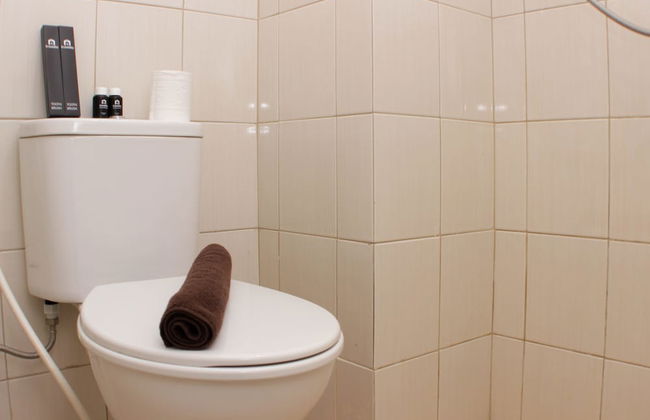 Cozy Living Studio At Urbantown Apartment Karawang - Foto 11