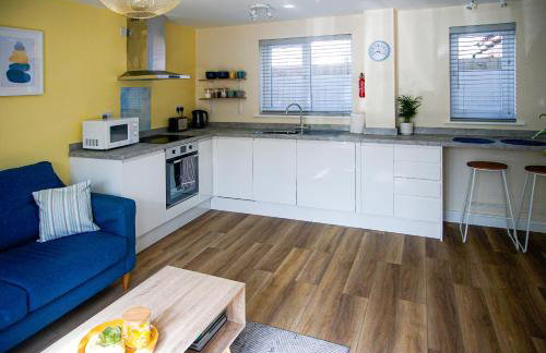 Walking distance to hospital and town with free off-road parking - Foto 2