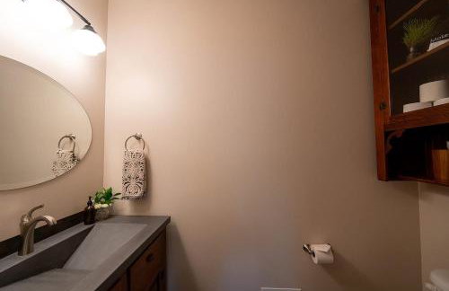 Lake Effect Lodge 3 min from Laketown Beach! - Foto 25