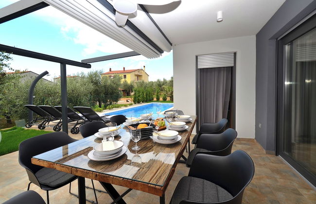 Charming Apartment With Private Pool and Garden - Foto 16