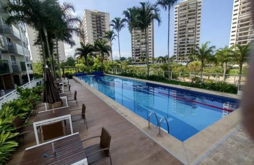 Apto na Barra da Tijuca próximo a praia - Foto 1