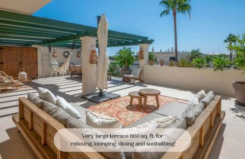 StayatSas Marbella, close to the beach, large 80 m2 terrace, large swimming pools, parking included, 10 minutes from the centre - Foto 10