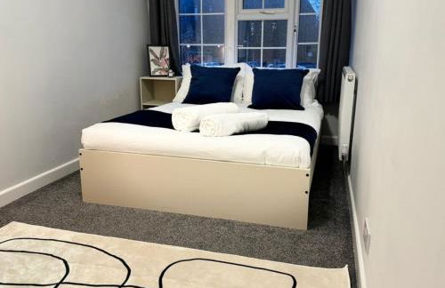 Large House for 21 - Nottingham City - Photo 3