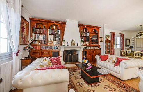 Lovely Home In Saint-Julien-Les-Rosie - Foto 5