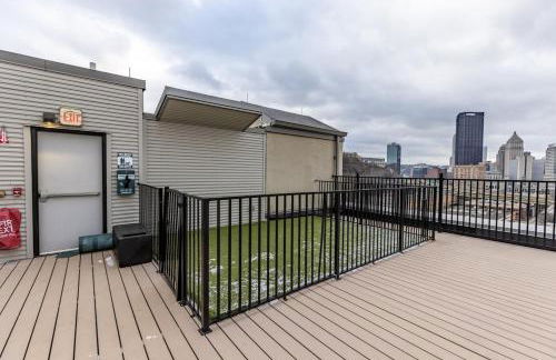 King Bed - Heart of PB - Jaw-Dropping Rooftop and Gym - Foto 38