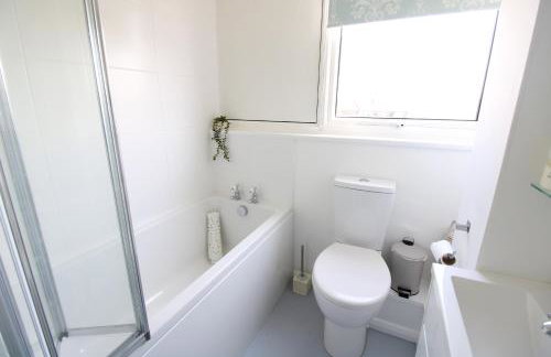 Penderic - 3 Bedroom Cowes Stay with Balcony & Panoramic Solent Views Close to Shops, Cafés, Sailing Clubs & Beach - Foto 15