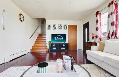 Spacious 7BD Sleeps 12 Near Boardwalk & Parking - Foto 1