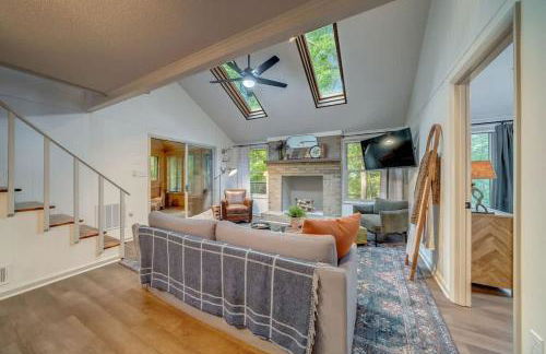 Secluded Retreat w Hot Tub, FirePit & Pool Access - Foto 8