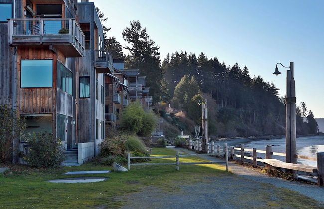 Langley Waterfront Condo by Avantstay A+ Views - Photo 1