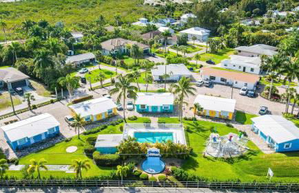 Poolfront Cottage Near Beach with Full Kitchen! - Foto 1