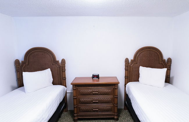 Beach Club at Montego Inn - Photo 43