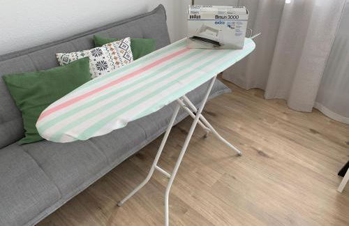 Top Modernes 1-Zimmer-Apartment mit Küche, Parkplatz, kostenfreiem WLAN und Netflix - Foto 25