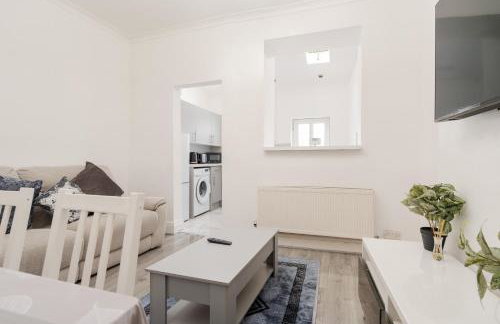 Modern 3-Bedroom Home in-Steps from Crown Point - Foto 26