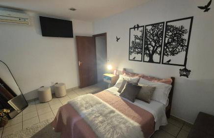 Suite climatizada, ao lado da praca principal - Foto 1