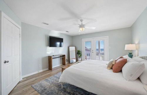 Stunning beach house with ocean views and large deck, just steps from the beach - Foto 19