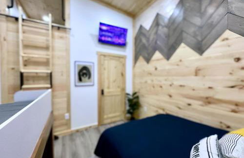 Modern Gem w/Spacious Deck, Swinging bed, Hot Tub - Foto 10