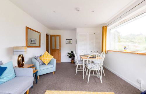 The Old Salt Store, 2 bed apartment with stunning river view - Photo 1