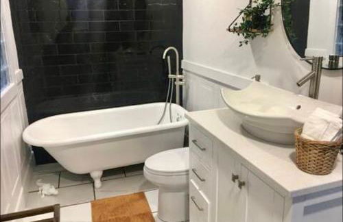 East Side Spa Retreat Near Lake - Foto 34