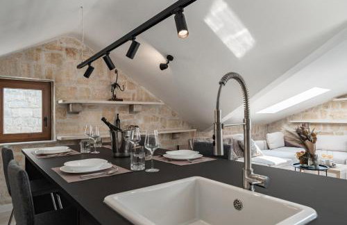 Charming stone apartment with jacuzzi in center of Omiš - Foto 47