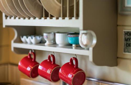 The Challoners - Photo 9