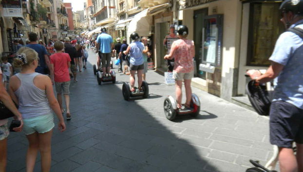 Segway dans les rues de Taormine