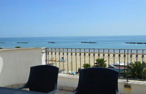 Mansarda Fronte Mare con servizio spiaggia incluso a Roseto degli Abruzzi - Foto 16