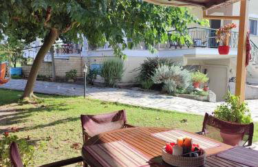 Η Αυλή - Photo 12