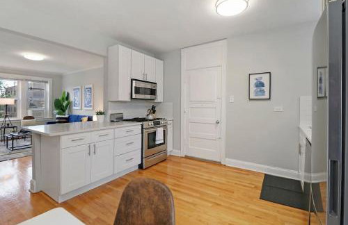 Spacious & Inviting 1BR Apt in Chicago - Cullom B2 - Photo 9