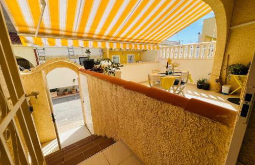 Sunny, South-Facing & Welcoming - Foto 3