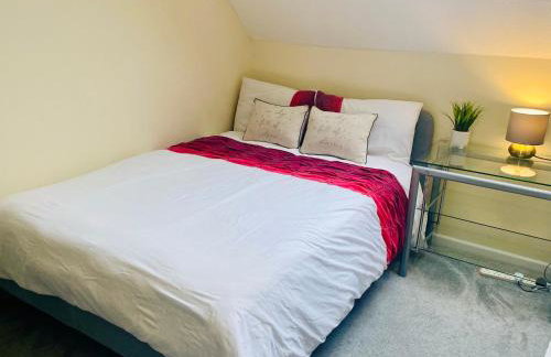 Charming Entire 2-Bedroom House in Milton Keynes - Photo 10