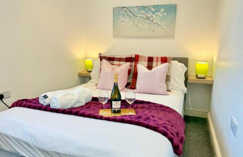 Evergreen Lodge - Two Bed Lux Flat - Parking, Garden, Patio, WIFI, Netflix - Close to Blenheim Palace & Oxford - F3 - Photo 2