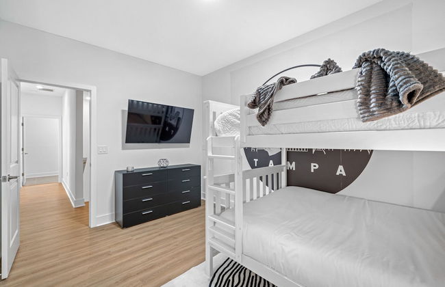 Luxury Modern Villa w/ Pool, Jacuzzi & Amenities! - Foto 19