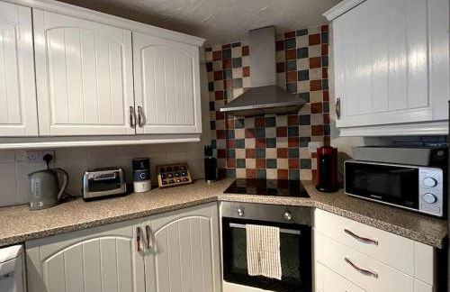 3 Bed House - Photo 6