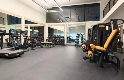 City Skyline Views & Rooftop Pool at District 225 - Foto 49