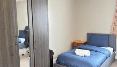Cozy Studio close to Airport in London - Foto 3, towels, wardrobe