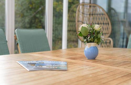 Stunning River Views, Tranquil Split-Level House, Private Garden & Parking - Foto 19