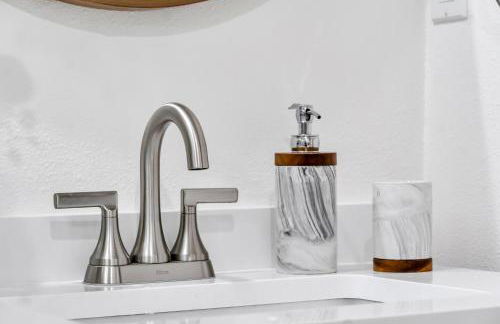 Cozy Cottage, Brand New, fully Private, walk to Everything - Foto 39