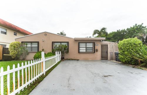 Spacious 5BR Home with Pool, Near Downtown & Beach - Foto 37