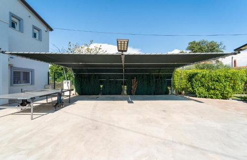 Four-Bedroom Holiday Home In Islam Latinski - Photo 24