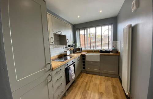 HOT TUB - Miners Cottage - edge of Brecon Beacons National Park - Heritage Town - Foto 42