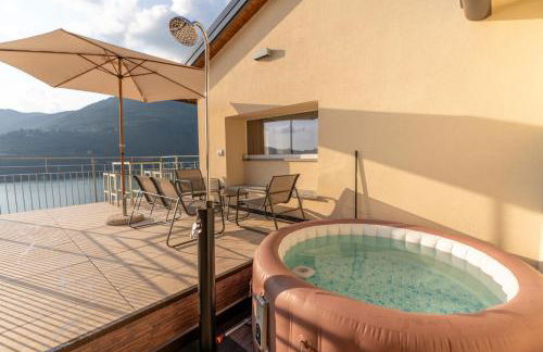 DN ART ROYALE - APT D first floor with lake view terrace and hot tub - APT N ground floor with internal whirpool - Foto 17