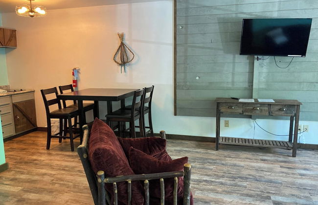 Gold Suites Rentals - Photo 10