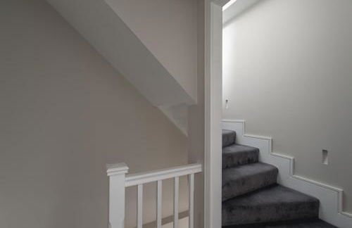 Skyvillion - COZY LARGE 4 & 1 Bed Apartments in London Enfield, Mins to Tube Station, Free Wi-Fi - Foto 77