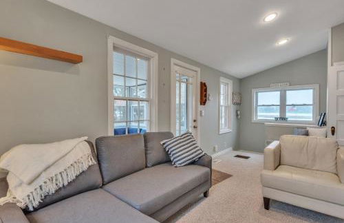 Amazing Lakefront Retreat On Long Lake! 2 Bedroom Home by RedAwning - Foto 36