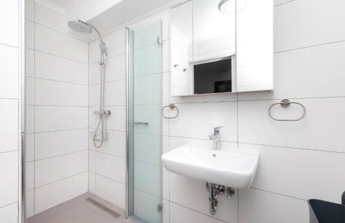 1 Bedroom Nice Apartment In Mali Losinj - Foto 10