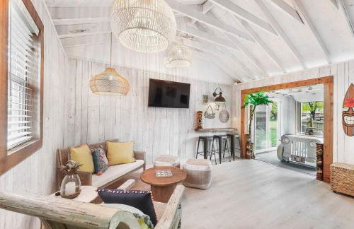 The Sleepy Tiki - game room, tiki lounge, firepit - Foto 58