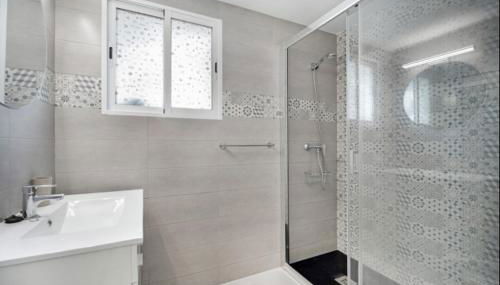 Agua Marina by Staycare - Photo 3, Shower